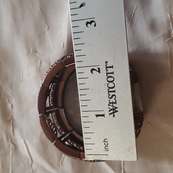 Floral Motifs, a Beautiful Copper Quartz Women's Watch Bracelet . - Picture 10 of 12